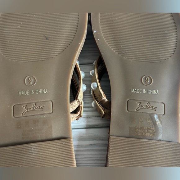 Zodiac Brown Sandals with Decorative Straps - Picture 4 of 4